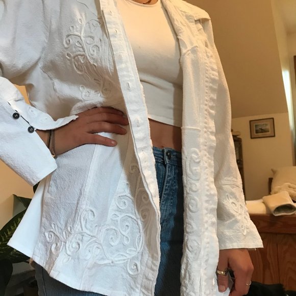 Button up Blouse with Embroidery - Picture 2 of 6